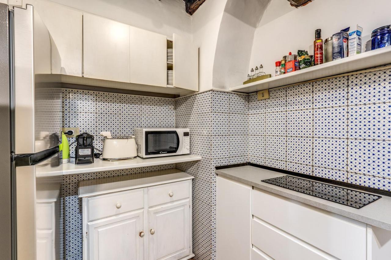 Lovely Spacious Apartment Near The Colosseum Rzym Zewnętrze zdjęcie