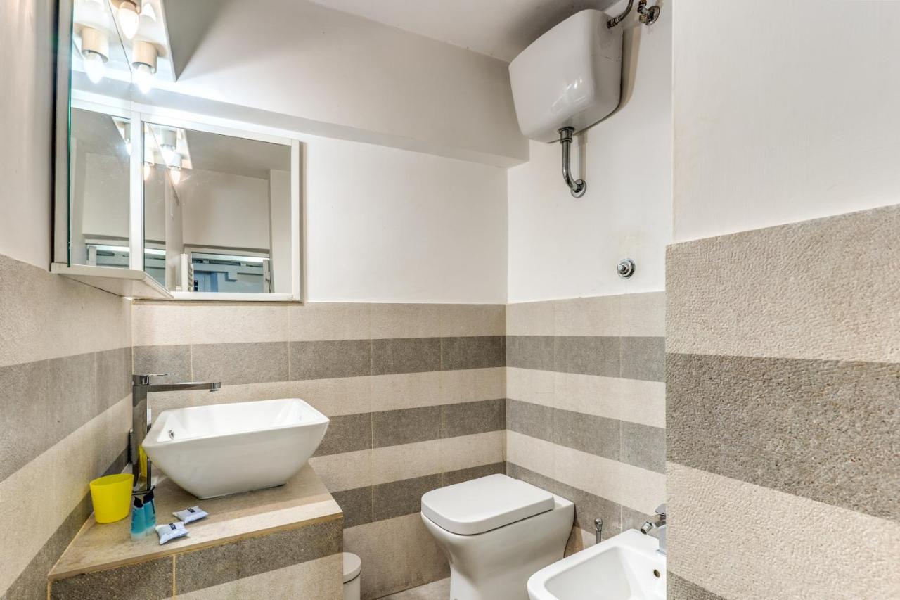 Lovely Spacious Apartment Near The Colosseum Rzym Zewnętrze zdjęcie